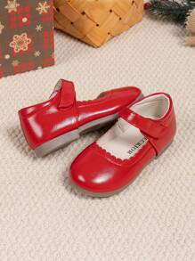 女童可爱扇贝形绑带玛丽珍芭蕾平底鞋，纯色
