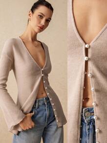 Poéselle 仿珍珠前扣 V 领腰线“新外观”喇叭袖开衫，春秋装，秋季服装，女装，休闲女装，杏色女装，纯色，纽扣，卡其色 24 FW - 杏色 - 查看 3