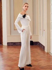 ZEYLAH Top ajusté avec col asymétrique rabattu, détail d'appliqués en maille et manches évasées - Blanc - Voir 5