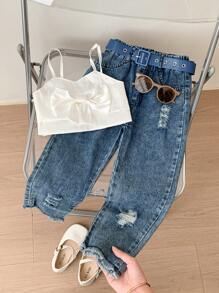 SHEIN 2入組年輕女孩休閒甜美白色蝴蝶結背心和破洞腰帶牛仔褲套裝
