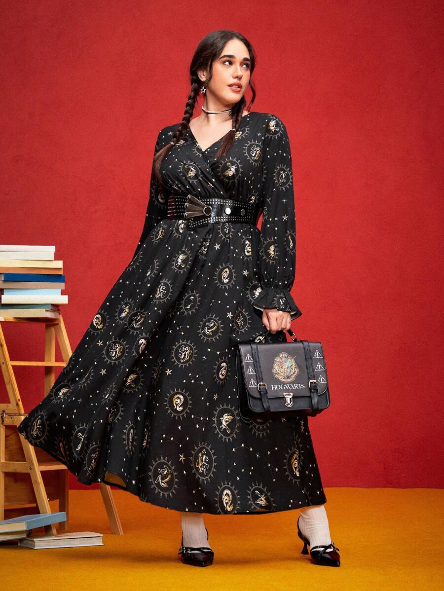 HARRY POTTER X SHEIN 大码女式霍格沃茨四学院金色印花喇叭袖 V 领修身黑色校园中长连衣裙，秋季 - 黑色 - 查看 1