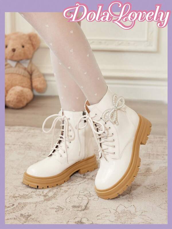 Dola Lovely بوت كاحل سميكة الحافة ذات لون أحادي مزينة بفيونكة، موضة النساء