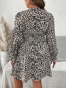 SHEIN VCAY Vestido corto casual de talla grande con cuello en V, manga larga y bloqueo de color patchwork
