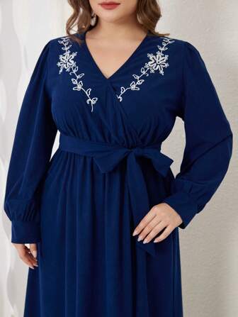 Mulvari Elegant Elegant Fashionable Large Embroidery Crossover Collar Corduroy Plus Size Dress