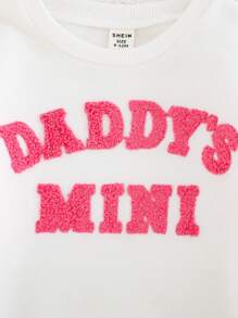 SHEIN LMoss Kids LMoss 女婴可爱百搭字母图案长袖运动衫配松紧腰心形印花裤套装，秋冬 - 彩色 - 查看 4