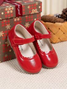 女童可爱扇贝形绑带玛丽珍芭蕾平底鞋，纯色