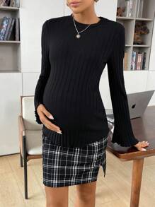 SHEIN Maternity Lettuce Trim Bell Sleeve Top & Slit Hem Plaid Skirt Set, Autumn - Black - View 2