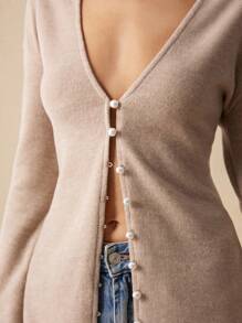 Poéselle 仿珍珠前扣 V 领腰线“新外观”喇叭袖开衫，春秋装，秋季服装，女装，休闲女装，杏色女装，纯色，纽扣，卡其色 24 FW - 杏色 - 查看 5