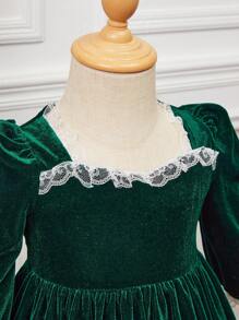 SHEIN Baby Girl Mother-Daughter Dresses, Vintage Elegant Velvet Lace Patchwork Sweetheart Neck Long Sleeve A-Line Smock Dress, Balloon Sleeve Ruffle Hem Party Dress For Holiday, For Christmas