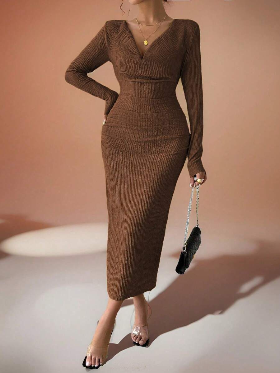 Chiquease 女士优雅绿色垂领长袖纹理修身褶皱性感中长连衣裙，秋冬长款女装 - 棕色 - 查看 1
