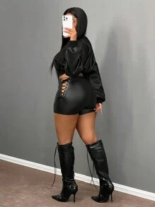 Slaydiva Nuevos pantalones cortos de mujer de PU negro con diseño de ojales y cordón, de talle alto, súper mini y estilo casual y sexy para la calle.