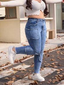 SHEIN EZwear Plus Size Front Button Pocket Frayed Hem Casual Denim Jeans - Blue - View 6