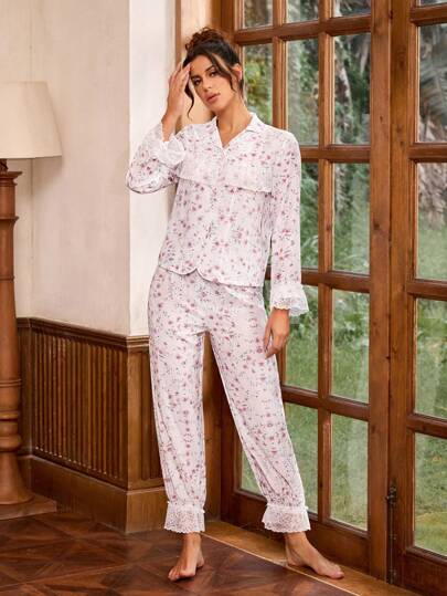 Oxana Designer för kvinnor vitt blommönster med långärmad spets och byxor Pyjamas Hemklädesset, för semester, vår och sommar, gå ut