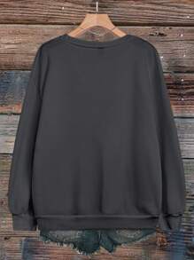 SHEIN CURVE+ 大码女式“请耐心等待，我来自 20 世纪初马车图案印花圆领套头衫” - 灰色 - 查看 2