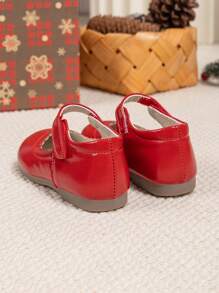 女童可爱扇贝形绑带玛丽珍芭蕾平底鞋，纯色