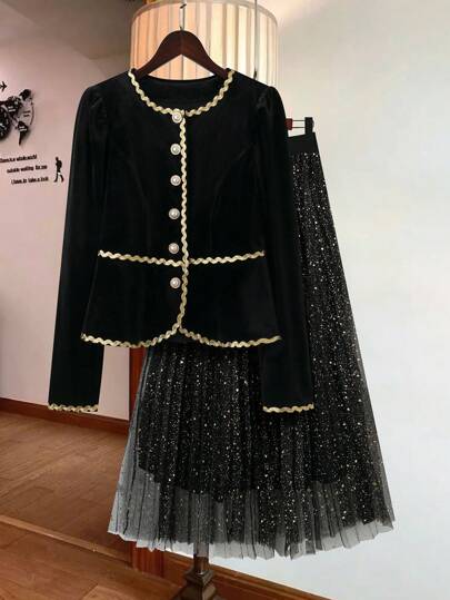 SHEIN Clasi 2 件套：法式复古高端短款紧腰天鹅绒夹克和高腰百褶迷你裙