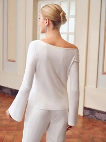 ZEYLAH Top ajusté avec col asymétrique rabattu, détail d'appliqués en maille et manches évasées - Blanc - Voir 8