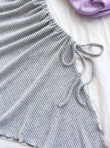 Soleia فستان أنثوي منتصف الطول مُحدد الشكل مع عنق عراوي مربوط وبذيل غير متماثل للنساء - رمادي فاتح - مشاهدة 5