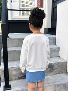 SHEIN Explorewe Girls Back-To-School Autumn School Outing White Crew Neck Sweatshirt With Colorful Smiling Face Graphic & Light Blue Denim Fitted Mini Skirt,2pcs Set - Multicolor - View 2