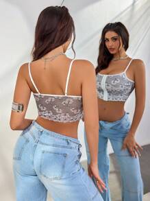 Top corto tipo camiseta de mujer con estampado floral