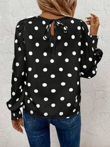 SHEIN Clasi Blusa de manga larga con volantes en el bajo, de estampado de lunares y manga de farol para mujeres - Blanco y Negro - Ver 2