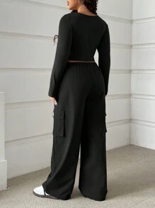 SHEIN EZwear Set da 2 pezzi in taglie comode: top minimalista a maniche lunghe a tinta unita e pantaloni cargo con dettaglio del nodo anteriore - nero - Visualizzare 2