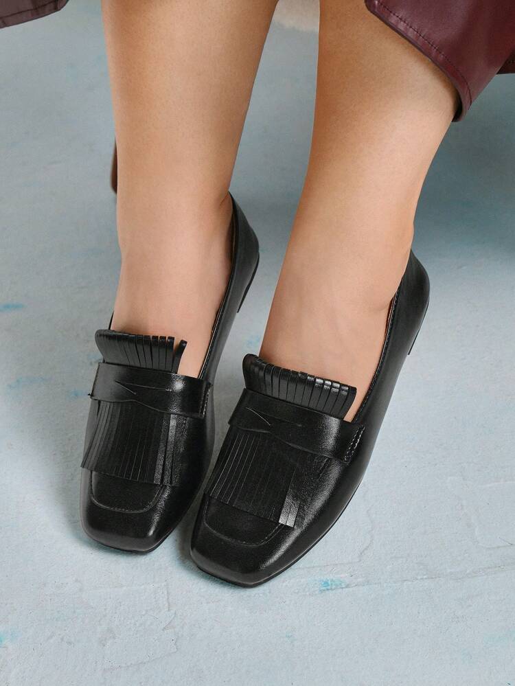 CUCCOO CURVES Wide Fit Women's Loafers Slip-On Mules With Square Toe And Tassel Decor, Flat For Christmas And New Year Holiday Vibe Fall And Winter