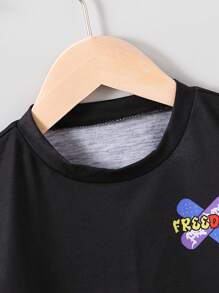 SHEIN Short Sleeve T-Shirt For Young Boys. Designed With Basic Style, Suitable For Active And Energetic Children. The Front Features A Printed Pattern Design, Which Is Fashionable And Full Of Childlike Charm To Attract Kids. The Simple Silhouette And Comfortable Fabric Ensure Comfort And Freedom Of Movement. Whether For Daily Wear Or Outdoor Activities, This T-Shirt Is An Ideal Choice For Kids.