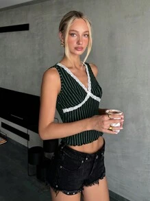 SHEIN EZwear Top de punto de mujer con parche de encaje a rayas en verde oscuro