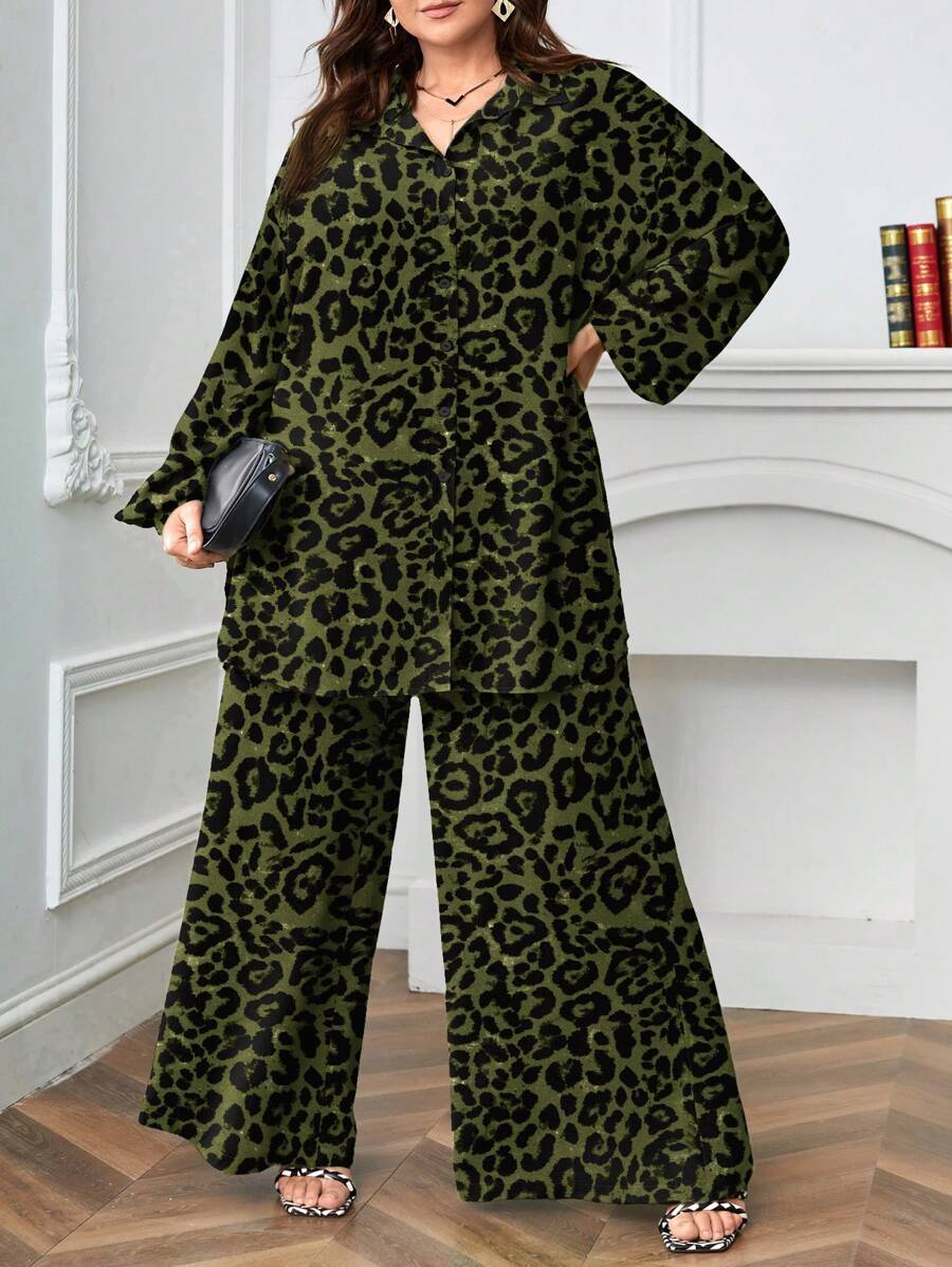 SHEIN Clasi Bộ 2 món cho nữ cỡ lớn: Áo cổ tròn tay cánh dơi in họa tiết và quần ống đứng trơn có túi - xanh quân đội - Xem 1