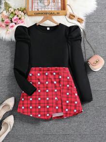2 件套青少年女孩圣诞装，包括插肩袖圆领长袖 T 恤和心形网格图案开裆短裤