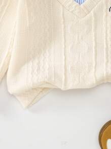 SHEIN Playful Pals 24 新款男婴老款高尔夫马球马术网球运动比赛经典百搭休闲绅士马术刺绣撞色领罗纹 V 领仿层上衣 - 杏色 - 查看 5