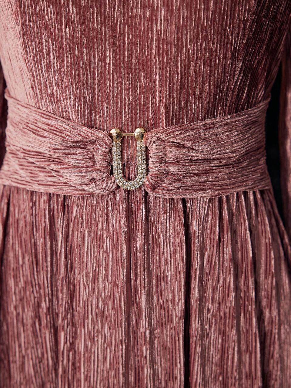 ELEGANT BISHOP SLEEVE FITTED WAIST DRESS