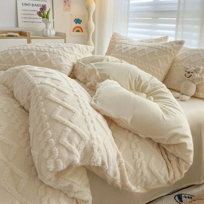 3 件蓬松柔软羽绒被套套装 - 蓬松羽绒被套套装、毛绒羽绒被套套装、1 件拉链封口羽绒被套和 2 件枕套，不含被子、单人床、双人床、特大号床、大号床