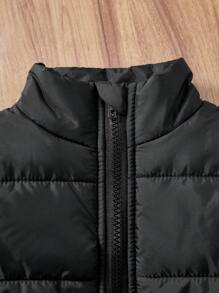 SHEIN 3 Stücke/Set Kleinkind Baby Jungen Karohemd, schwarze warme Jacke und Hose Outfit, perfekte Kombination aus klassischem Karodesign und bequemem Material, geeignet für Herbst und Winter, verleiht der Wintergarderobe des Babyjungen Mode und Wärme