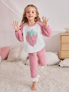 SHEIN Piżama dla młodej dziewczyny z uroczym wzorem truskawkowym, haftowana, z rękawami typu raglan, mankietami i marszczonymi spodniami. Miękki i wygodny dwustronny zestaw piżam z polaru, dwuczęściowy zestaw odpowiedni na jesienne i zimowe stroje rodzeństwa (2 sztuki sprzedawane oddzielnie) - Czerwony i biały - Zobacz 3