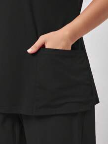 SHEIN TaskFit 大码女式纯色 V 领短袖口袋磨砂制服上衣 - 黑色 - 查看 7