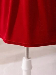 SHEIN Mommy And Me Young Girl's And Young Girl's Red Velvet Hollow Pearl Button Dress Set, Suitable For Christmas  Party Wear - Red - View 4