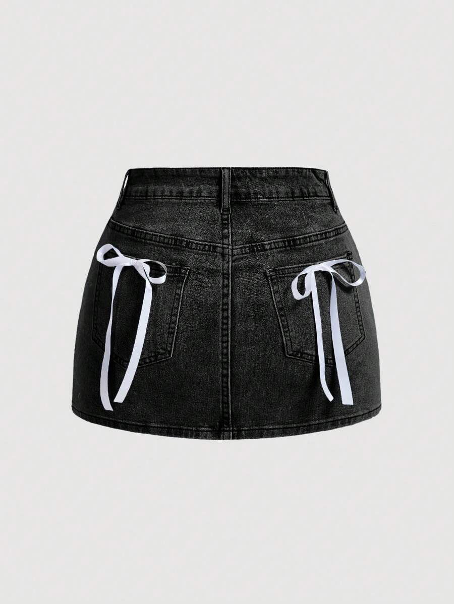 SHEIN PETITE تنورة جينز قصيرة مع ديكور فيونكة للنساء - الأسود - مشاهدة 1