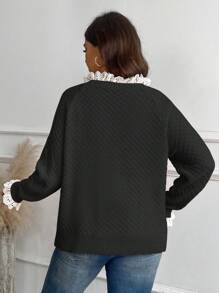 SHEIN Clasi 大码女式撞色荷叶边长袖休闲毛衣，秋冬针织套头衫 - 黑色 - 查看 2