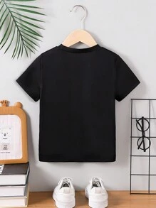 SHEIN Short Sleeve T-Shirt For Young Boys. Designed With Basic Style, Suitable For Active And Energetic Children. The Front Features A Printed Pattern Design, Which Is Fashionable And Full Of Childlike Charm To Attract Kids. The Simple Silhouette And Comfortable Fabric Ensure Comfort And Freedom Of Movement. Whether For Daily Wear Or Outdoor Activities, This T-Shirt Is An Ideal Choice For Kids.