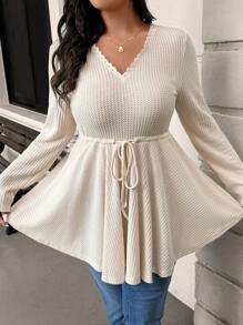 SHEIN Frenchy Áo thun cổ chữ V thanh lịch tay dài họa tiết giản dị cỡ lớn cho nữ, màu kaki, dài có dây thắt eo - Màu Khaki - Xem 1