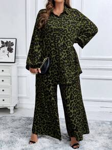 SHEIN Clasi Bộ 2 món cho nữ cỡ lớn: Áo cổ tròn tay cánh dơi in họa tiết và quần ống đứng trơn có túi - xanh quân đội - Xem 6