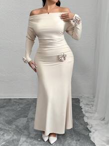 SHEIN Privé 大码花卉露肩褶饰长袖连衣裙 - 杏色 - 查看 3