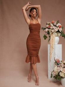 L'Amorae 优雅纯色褶皱紧身吊带连衣裙 - 棕色 - 查看 6