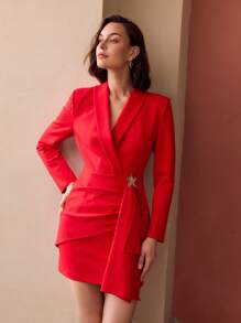 MOTF PREMIUM 纯色披肩领金属花卉褶饰垂坠短裙 - 紅色 - 查看 4