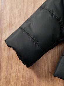SHEIN 3 Stücke/Set Kleinkind Baby Jungen Karohemd, schwarze warme Jacke und Hose Outfit, perfekte Kombination aus klassischem Karodesign und bequemem Material, geeignet für Herbst und Winter, verleiht der Wintergarderobe des Babyjungen Mode und Wärme