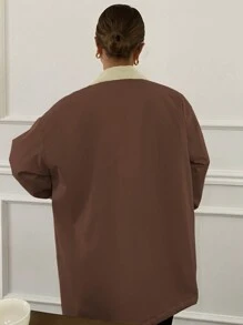DAZY 女款寬鬆版型拼色長袖領口口袋加厚外套 冬季校園夾克 - 咖啡棕 - 查看 2