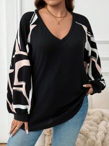 SHEIN LUNE Plus Size Graphic Print V-Neck Casual Long Sleeve T-Shirt Business Casual Women Winter Clothes For Women WorkNew Vears Women Outfit Holiday Outfit