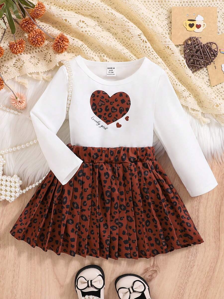 Conjunto de 2 piezas para bebé niña con blusa de manga larga de cuello redondo con estampado de corazón y leopardo + falda plisada con estampado de leopardo - Blanco - Ver 1